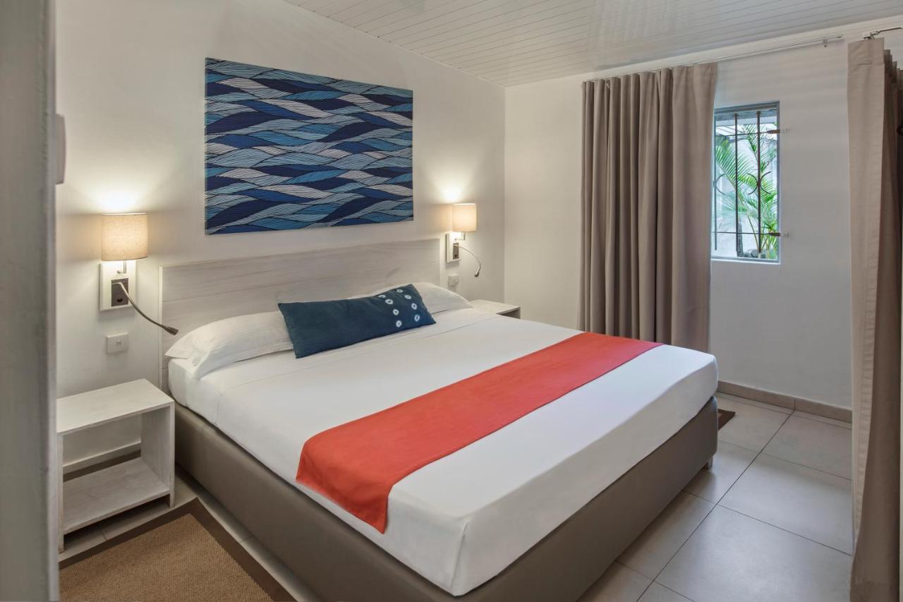 Astroea Beach Hotel (Adults Only) Blue Bay Eksteriør bilde